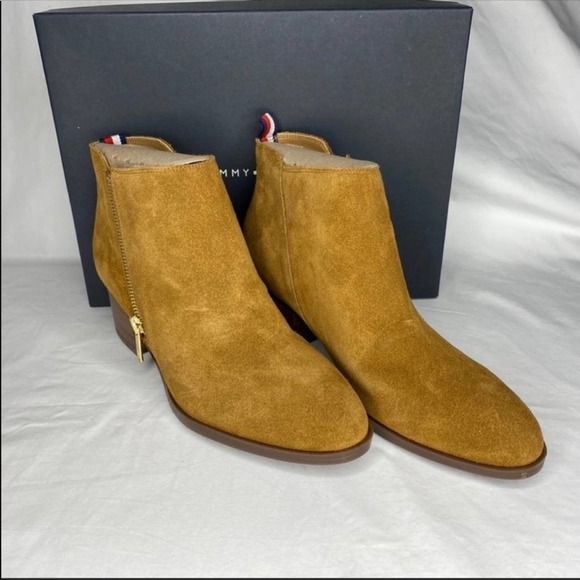 Tommy Hilfiger Tan Suede Ankle Booties Boots SHOES zippers work  Size 8 - Picture 3 of 8
